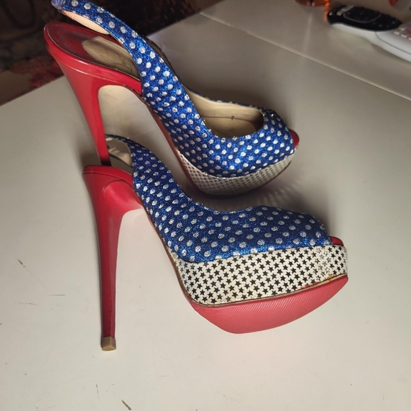 Christian Louboutin - Picture 3 of 12
